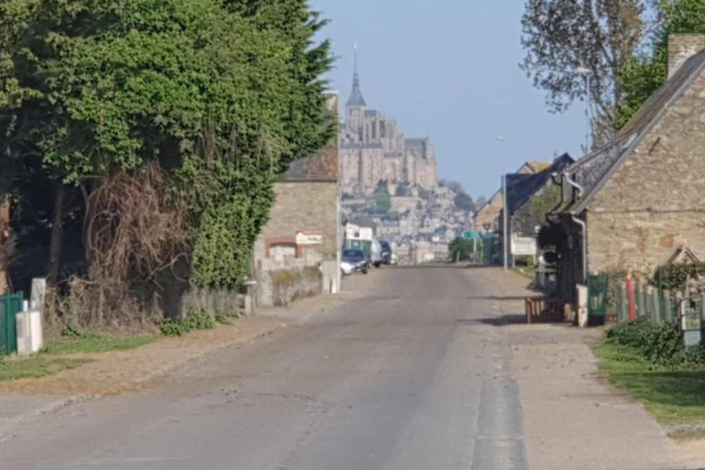 Au Mont Pour Deux Apartman Pontorson Kültér fotó